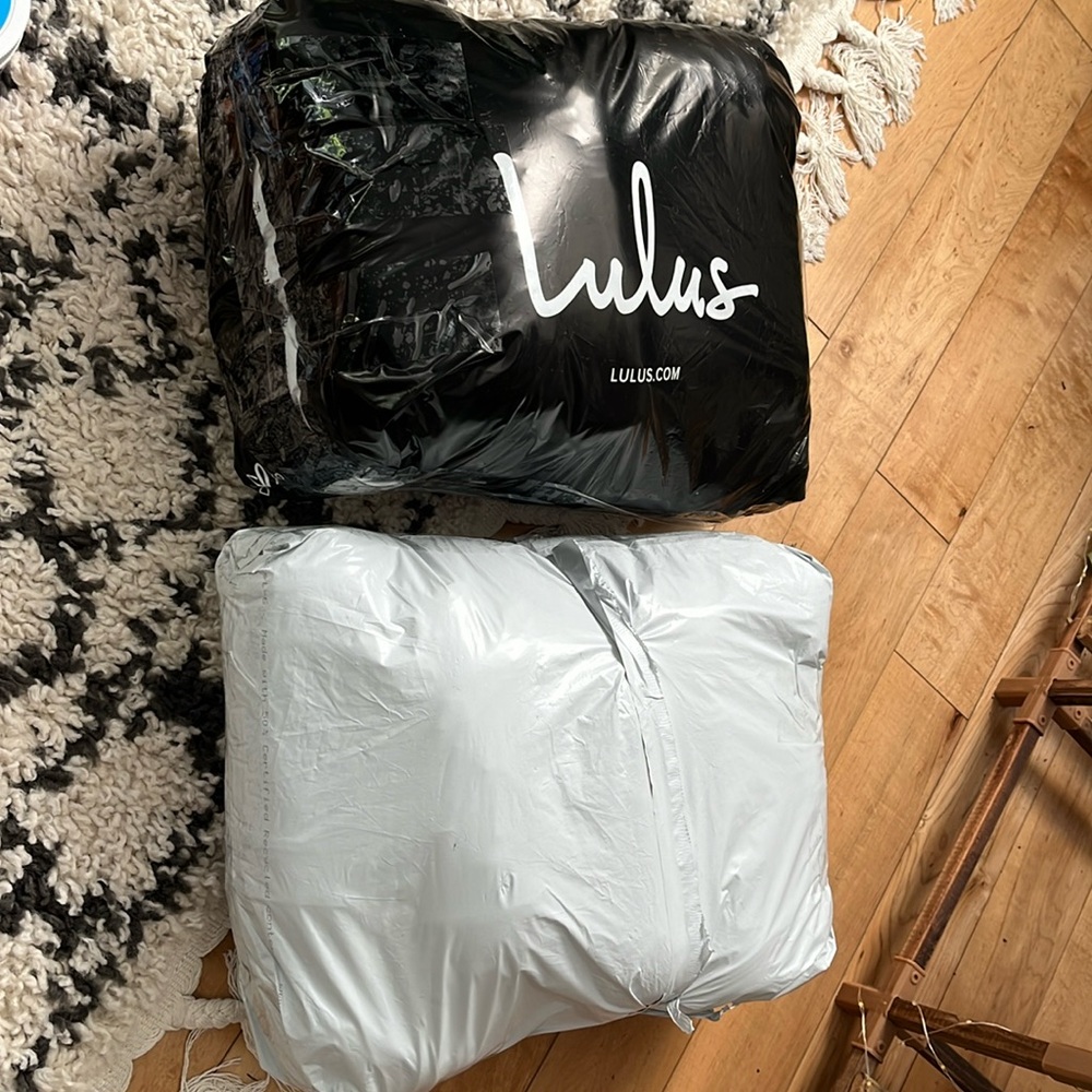 Surprise Maternity Clothing Bundle - Like New - M